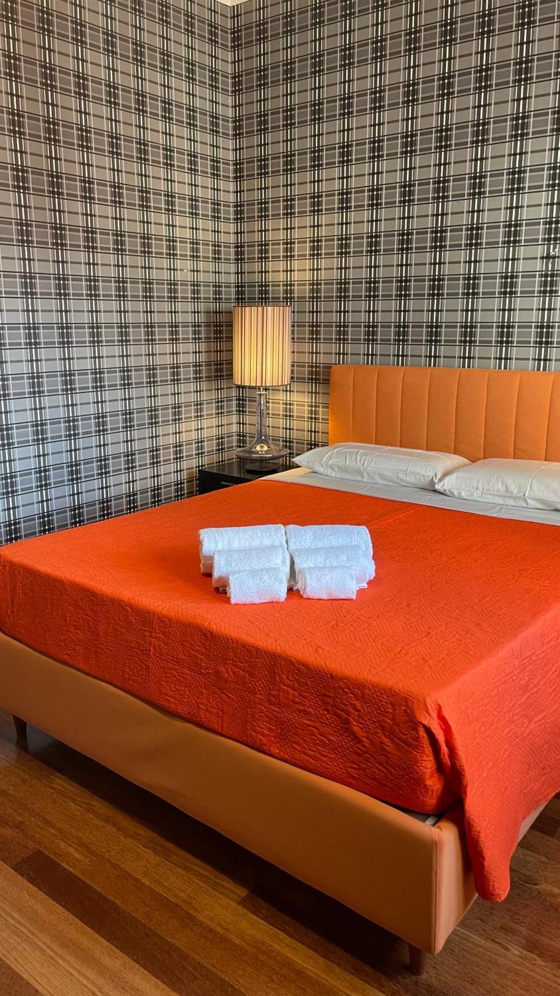 Leonardo Rooms Авелліно Екстер'єр фото
